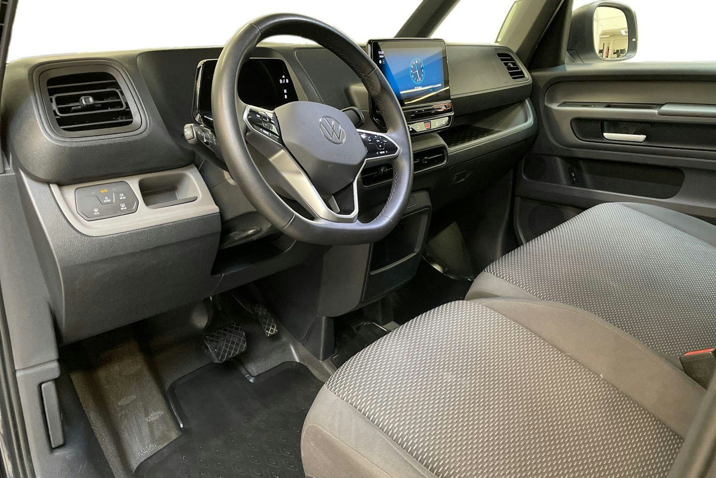 met. valkoinen Volkswagen ID. Buzz Cargo 2023 kuva 6.