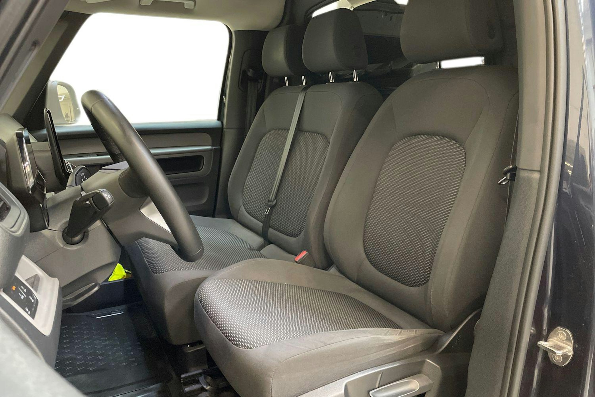 met. valkoinen Volkswagen ID. Buzz Cargo 2023 kuva 7.