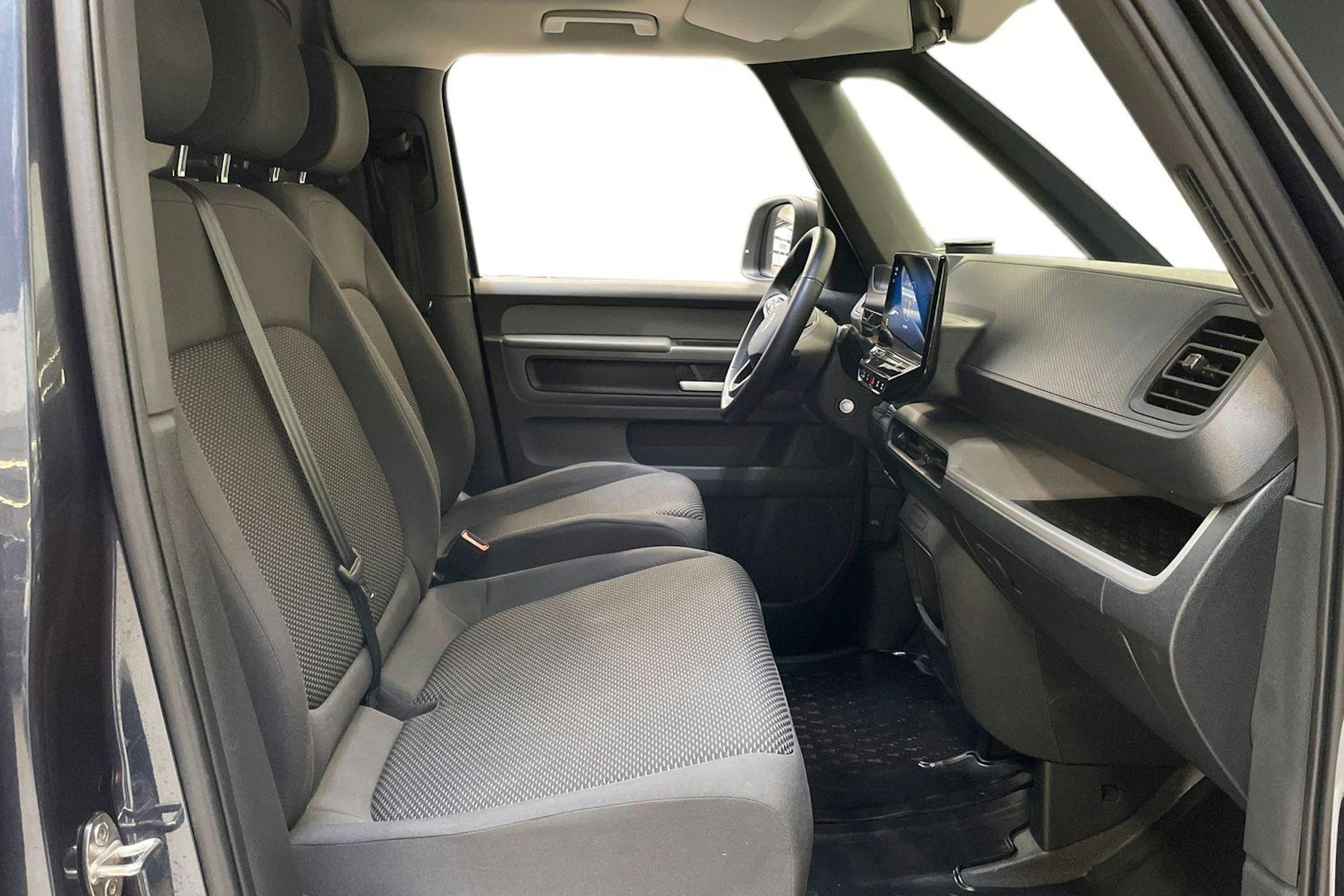met. valkoinen Volkswagen ID. Buzz Cargo 2023 kuva 8.
