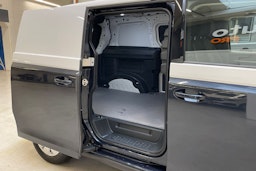 met. valkoinen Volkswagen ID. Buzz Cargo 2023 kuva 10.