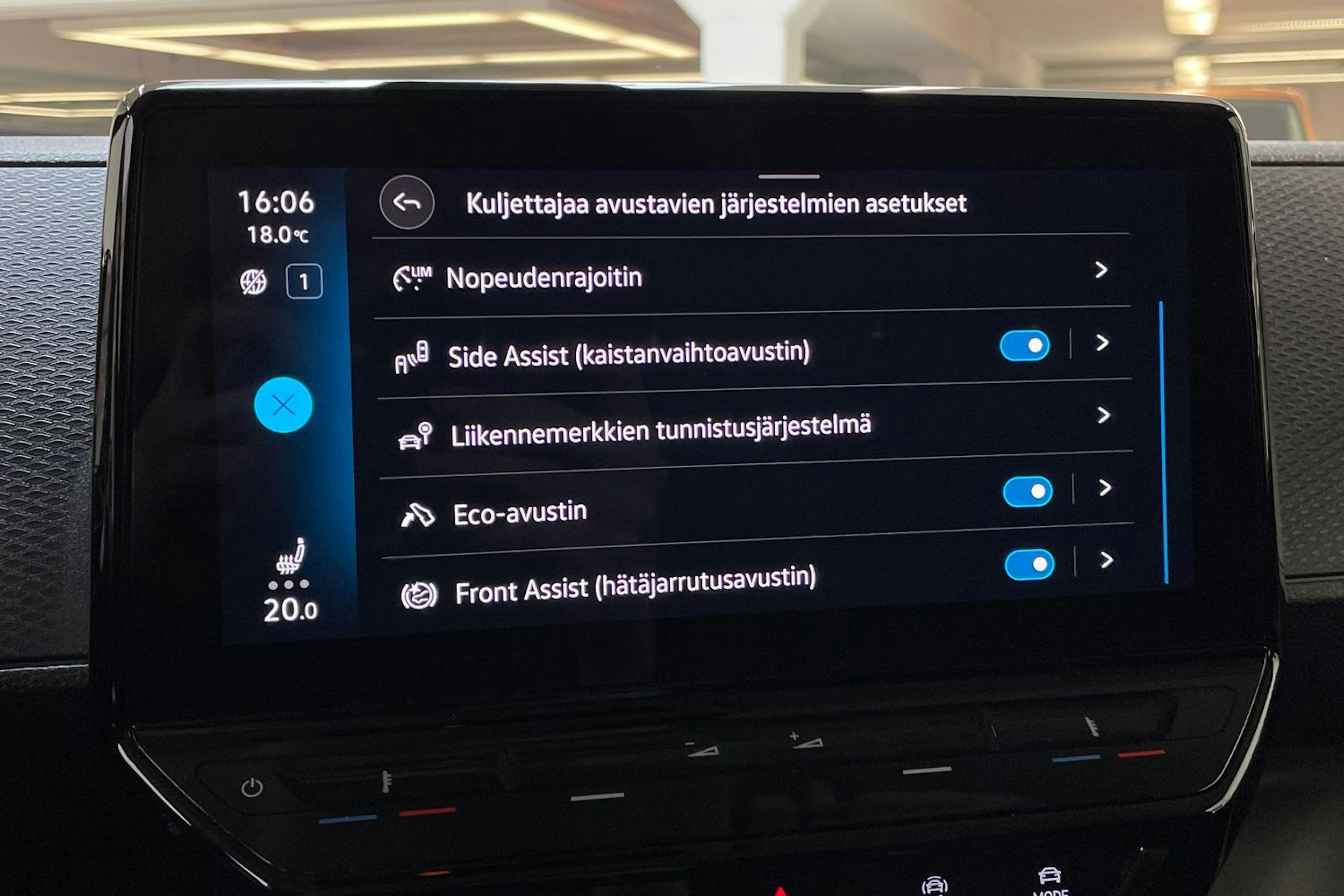 valkoinen Volkswagen ID. Buzz Cargo 2023 kuva 22.