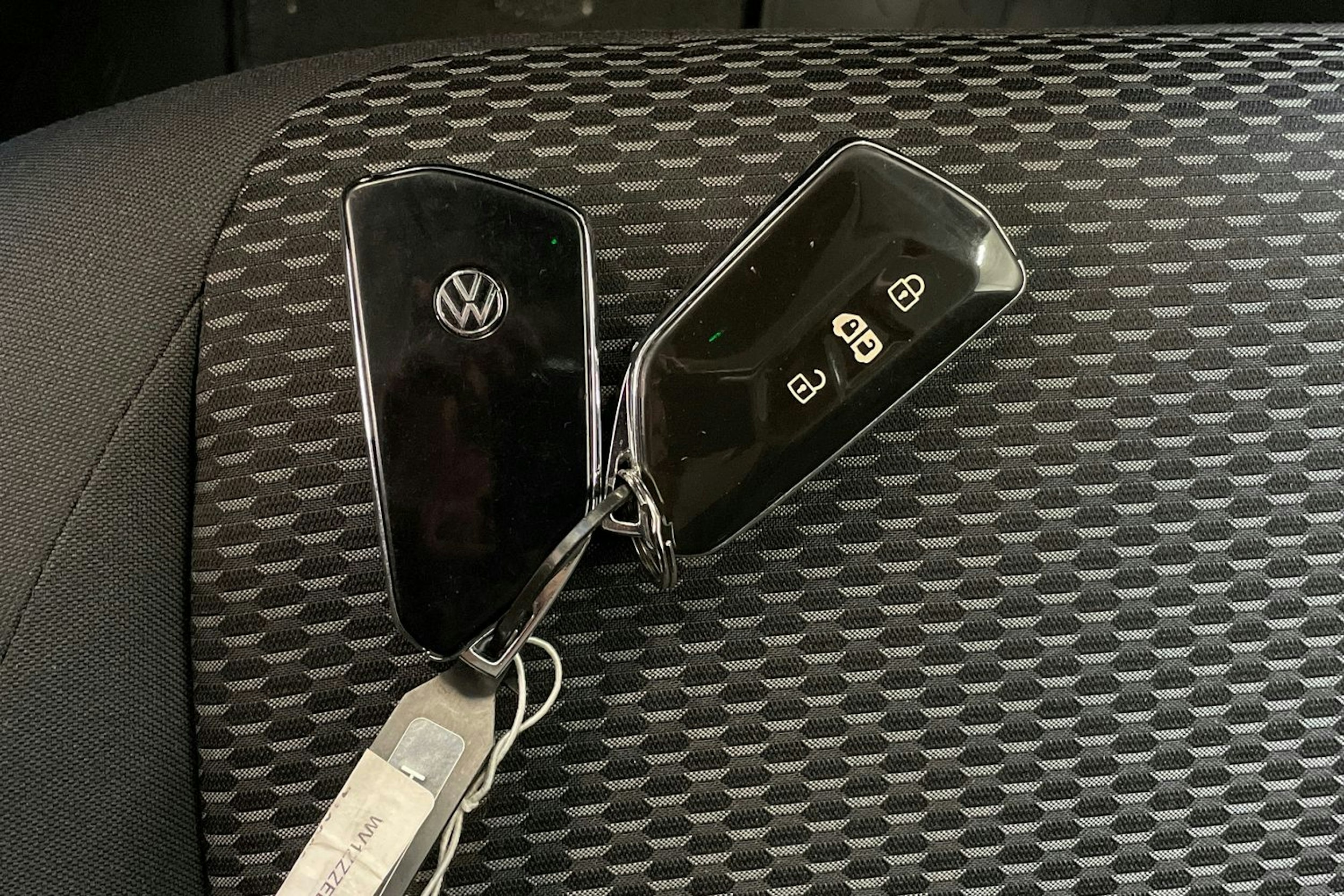 valkoinen Volkswagen ID. Buzz Cargo 2023 kuva 26.
