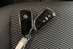 valkoinen Volkswagen ID. Buzz Cargo 2023 kuva 26.