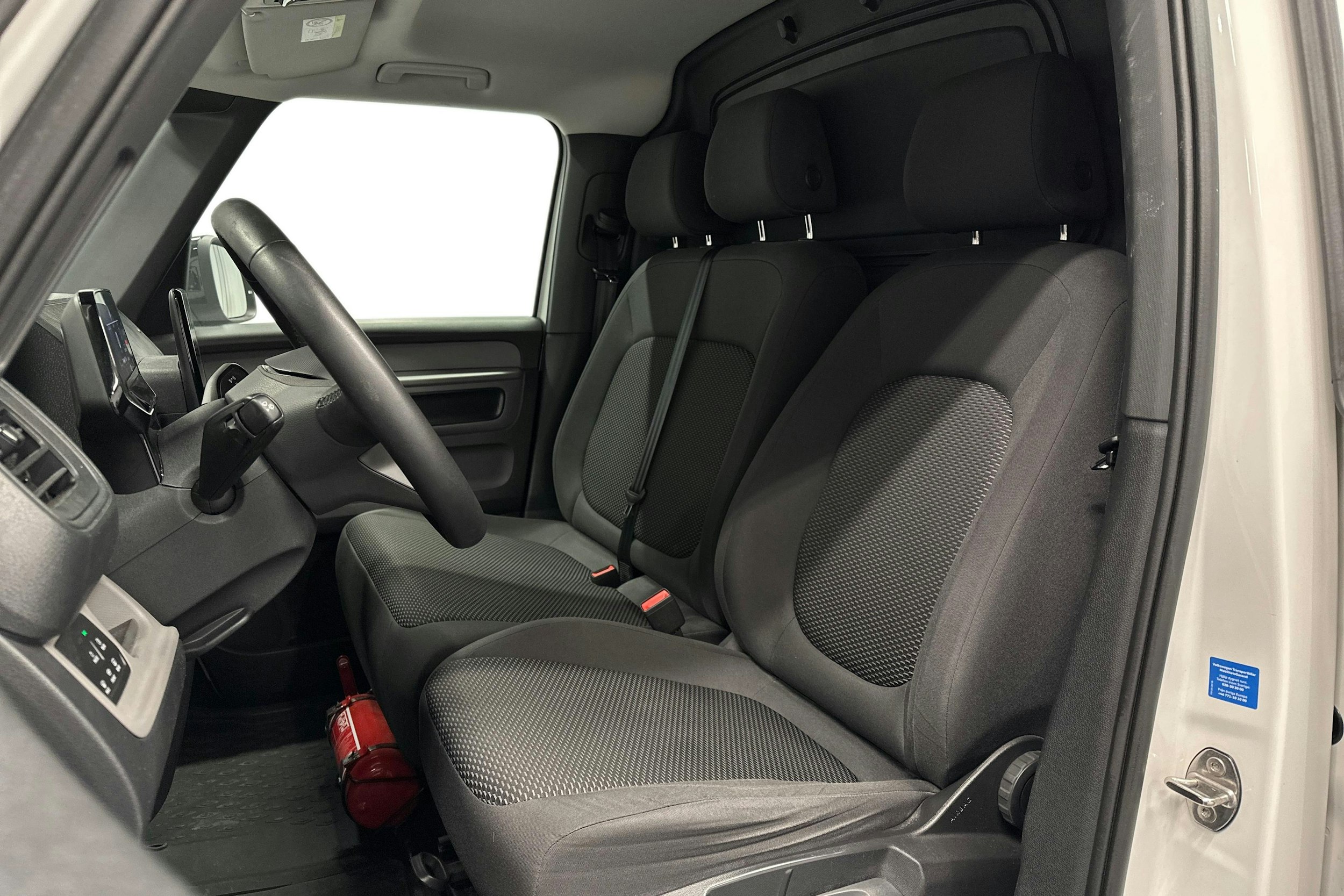 valkoinen Volkswagen ID. Buzz Cargo 2023 kuva 37.