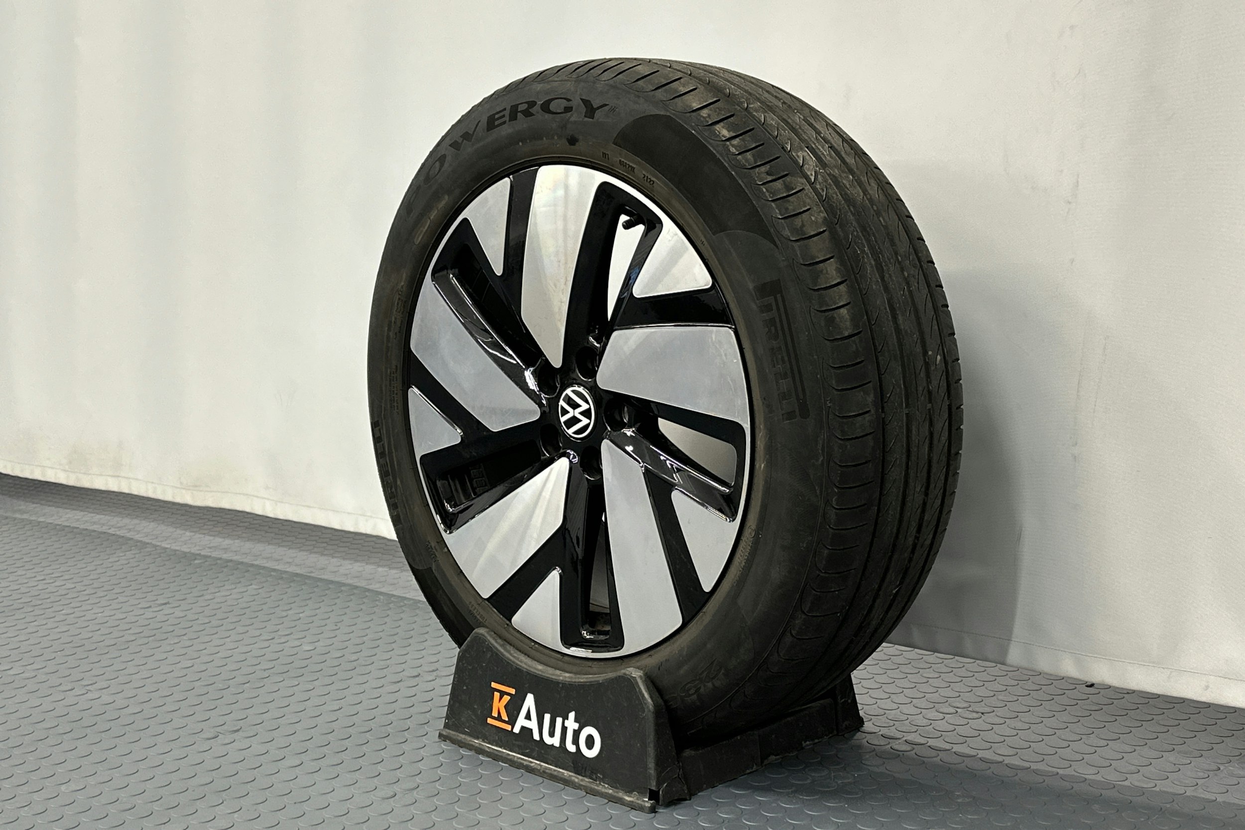 valkoinen Volkswagen ID. Buzz Cargo 2023 kuva 39.