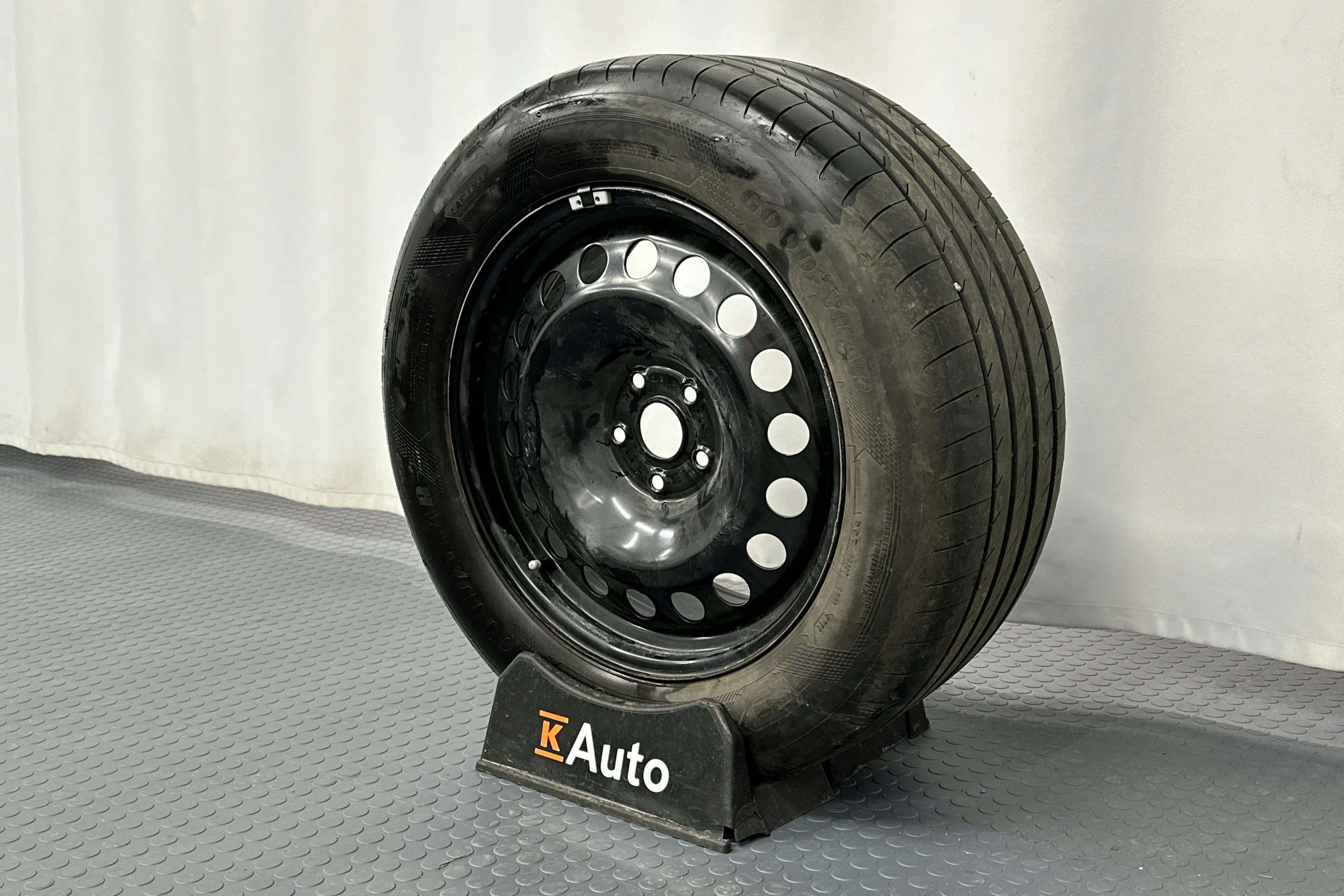 valkoinen Volkswagen ID. Buzz Cargo 2023 kuva 13.