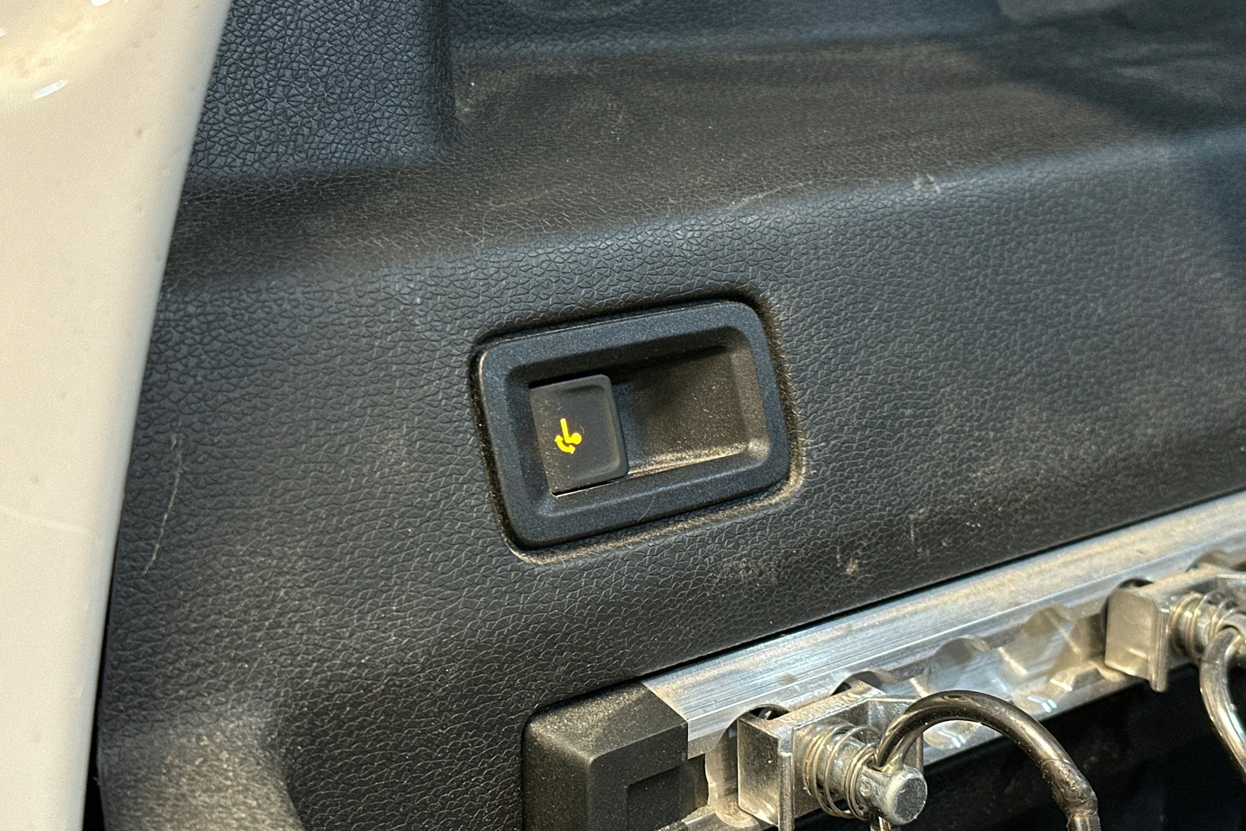 valkoinen Volkswagen ID. Buzz Cargo 2023 kuva 15.