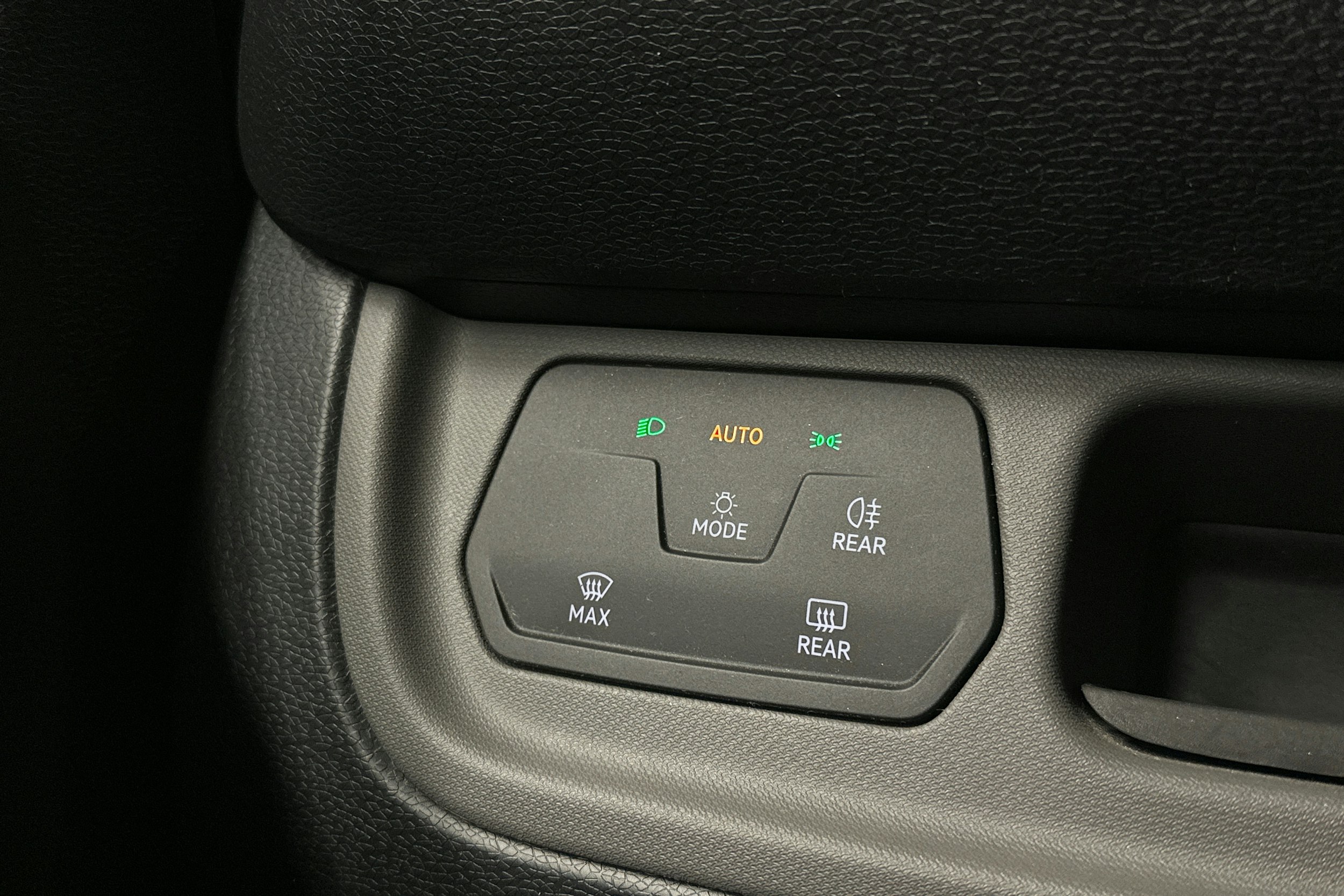 valkoinen Volkswagen ID. Buzz Cargo 2023 kuva 23.