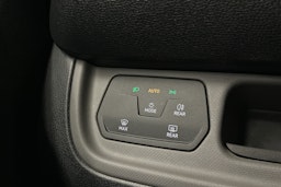 valkoinen Volkswagen ID. Buzz Cargo 2023 kuva 23.