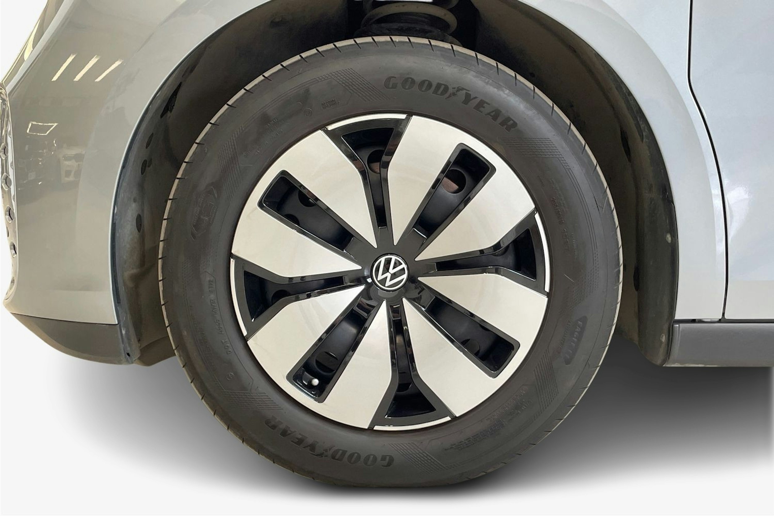 harmaa Volkswagen ID. Buzz Cargo 2023 kuva 10.