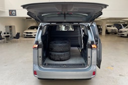 harmaa Volkswagen ID. Buzz Cargo 2023 kuva 14.
