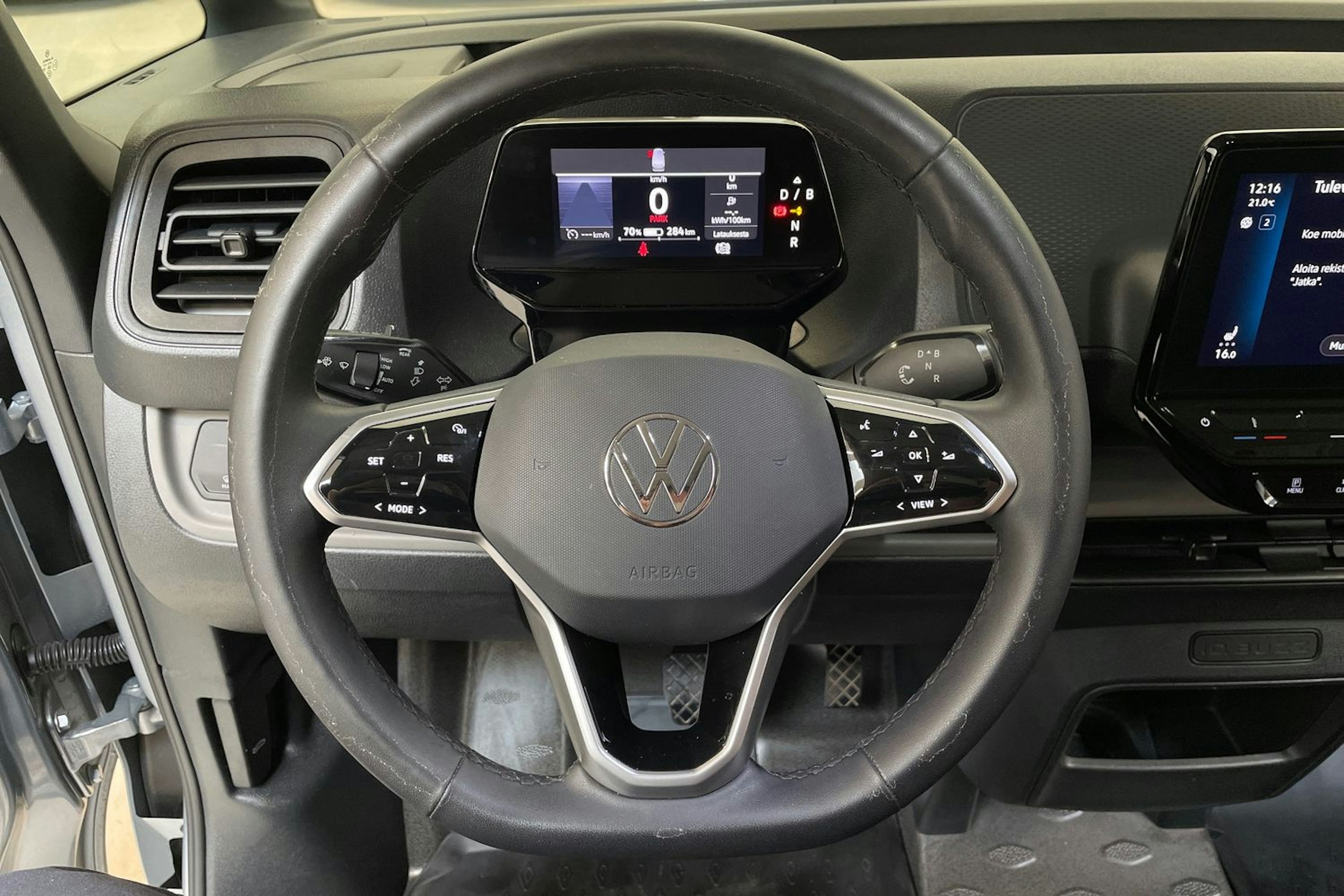 harmaa Volkswagen ID. Buzz Cargo 2023 kuva 17.