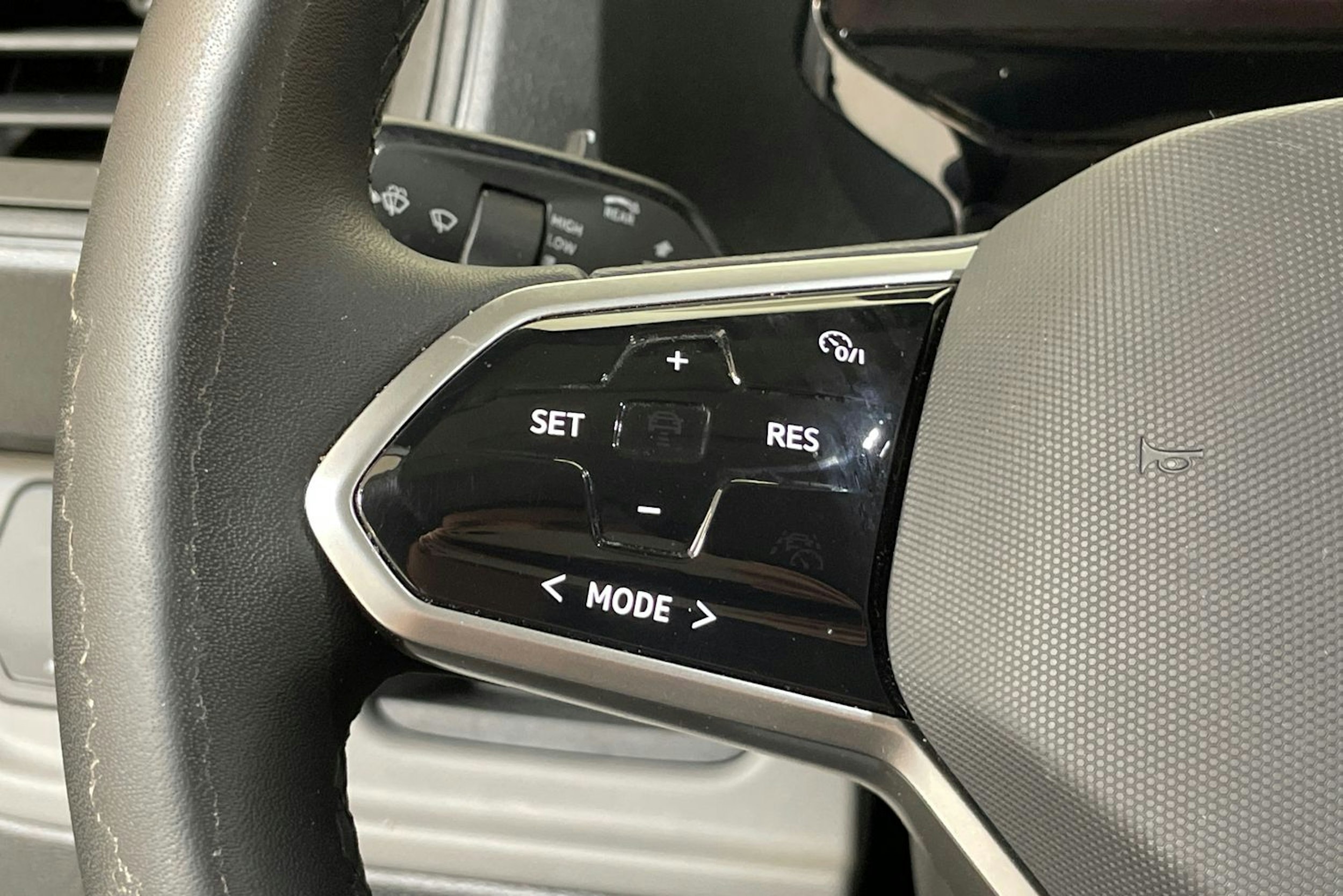harmaa Volkswagen ID. Buzz Cargo 2023 kuva 18.