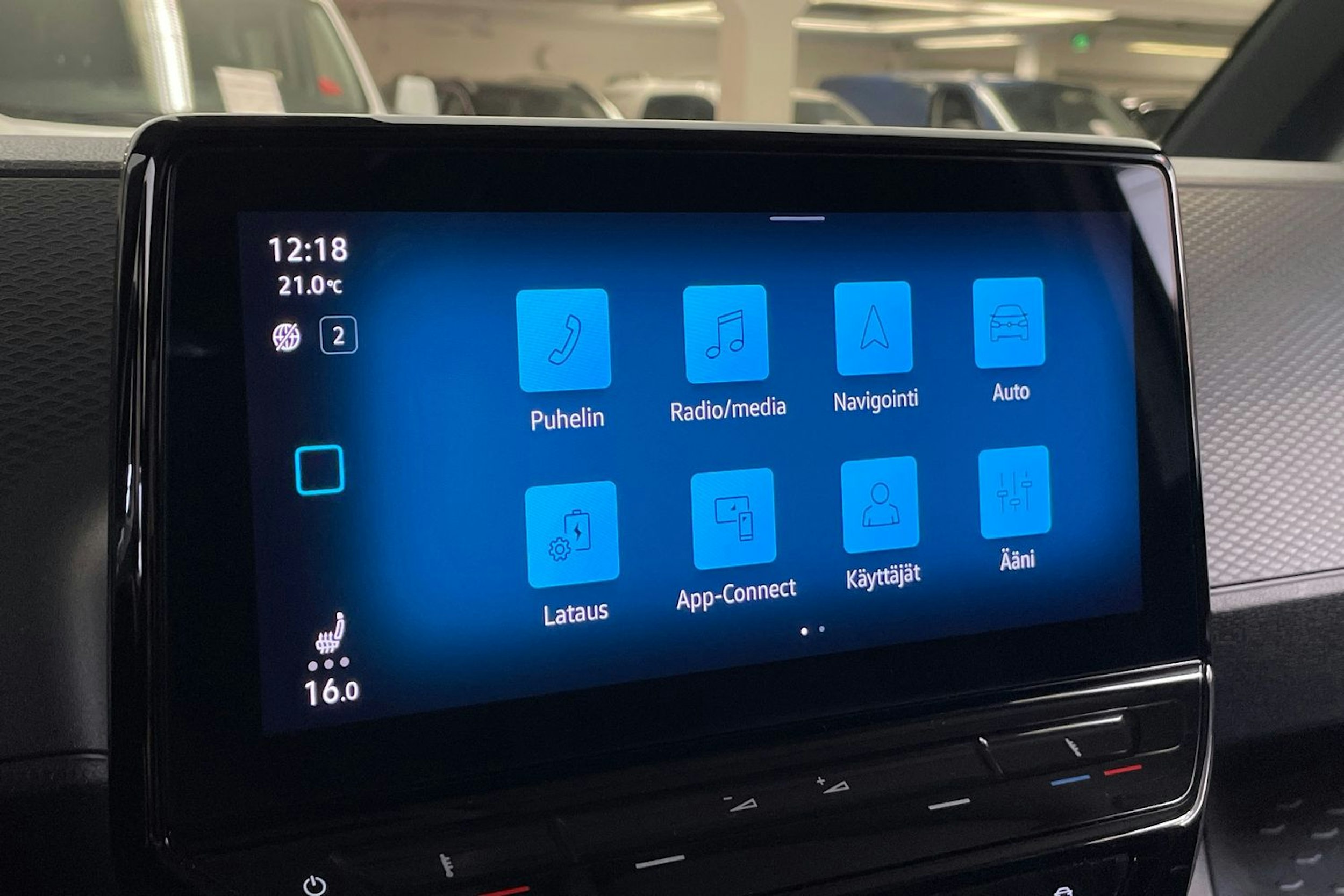 harmaa Volkswagen ID. Buzz Cargo 2023 kuva 22.