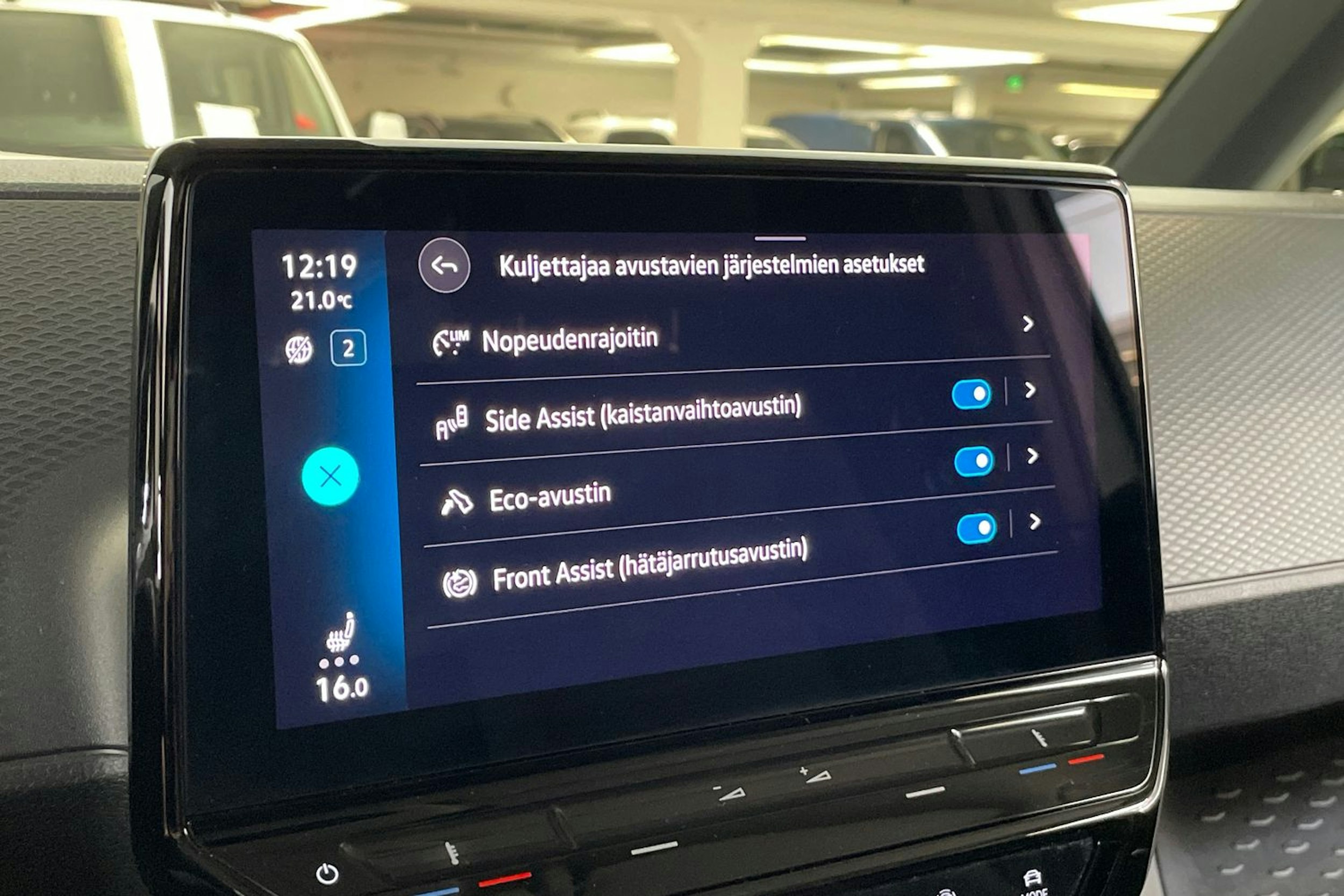 harmaa Volkswagen ID. Buzz Cargo 2023 kuva 26.