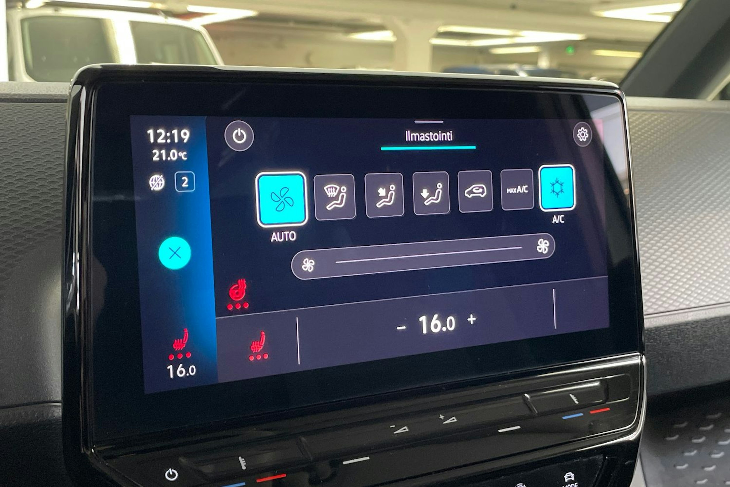 harmaa Volkswagen ID. Buzz Cargo 2023 kuva 27.