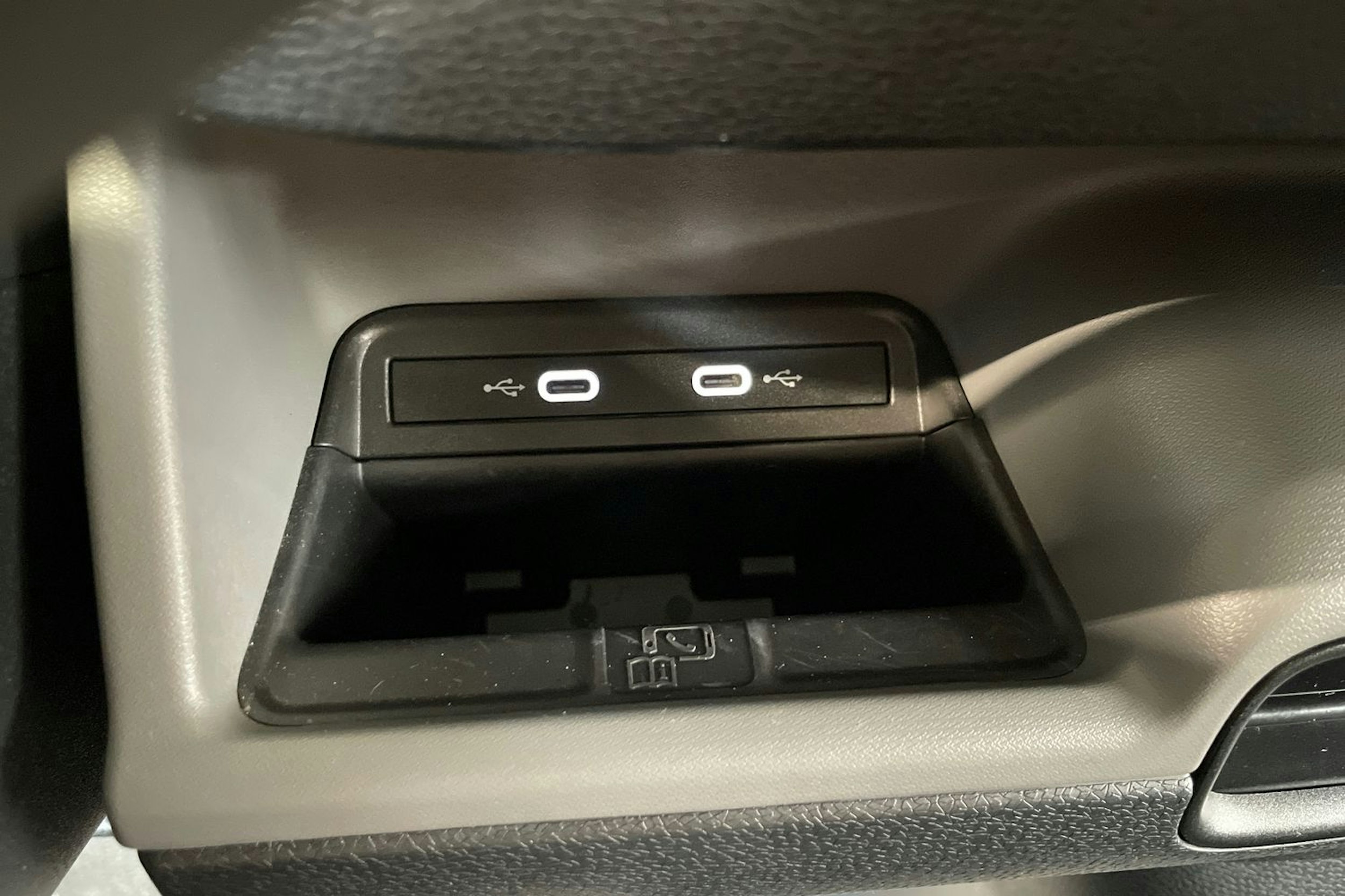 harmaa Volkswagen ID. Buzz Cargo 2023 kuva 28.
