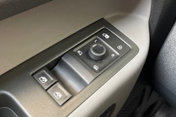 harmaa Volkswagen ID. Buzz Cargo 2023 kuva 30.