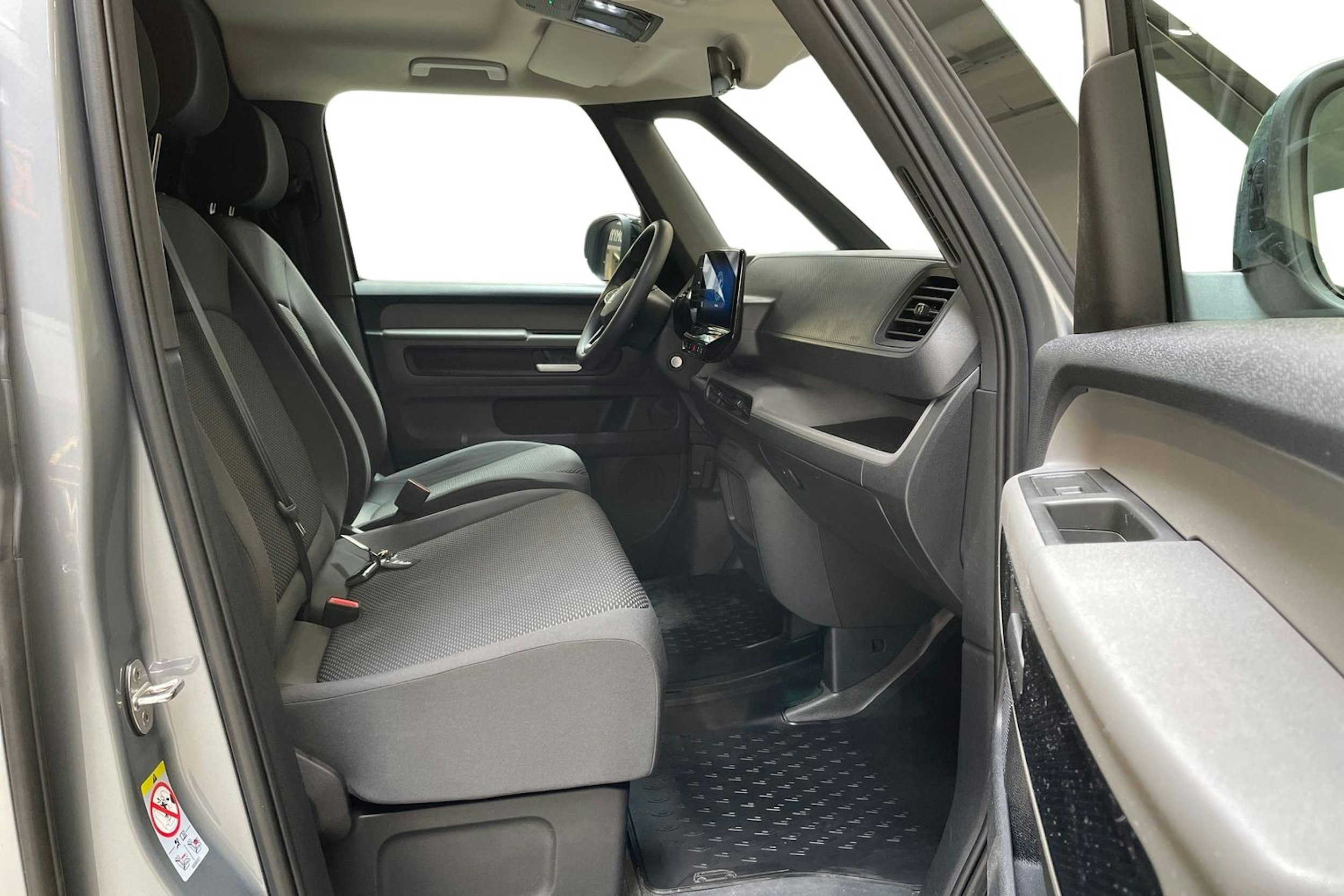 met. harmaa Volkswagen ID. Buzz Cargo 2023 kuva 10.