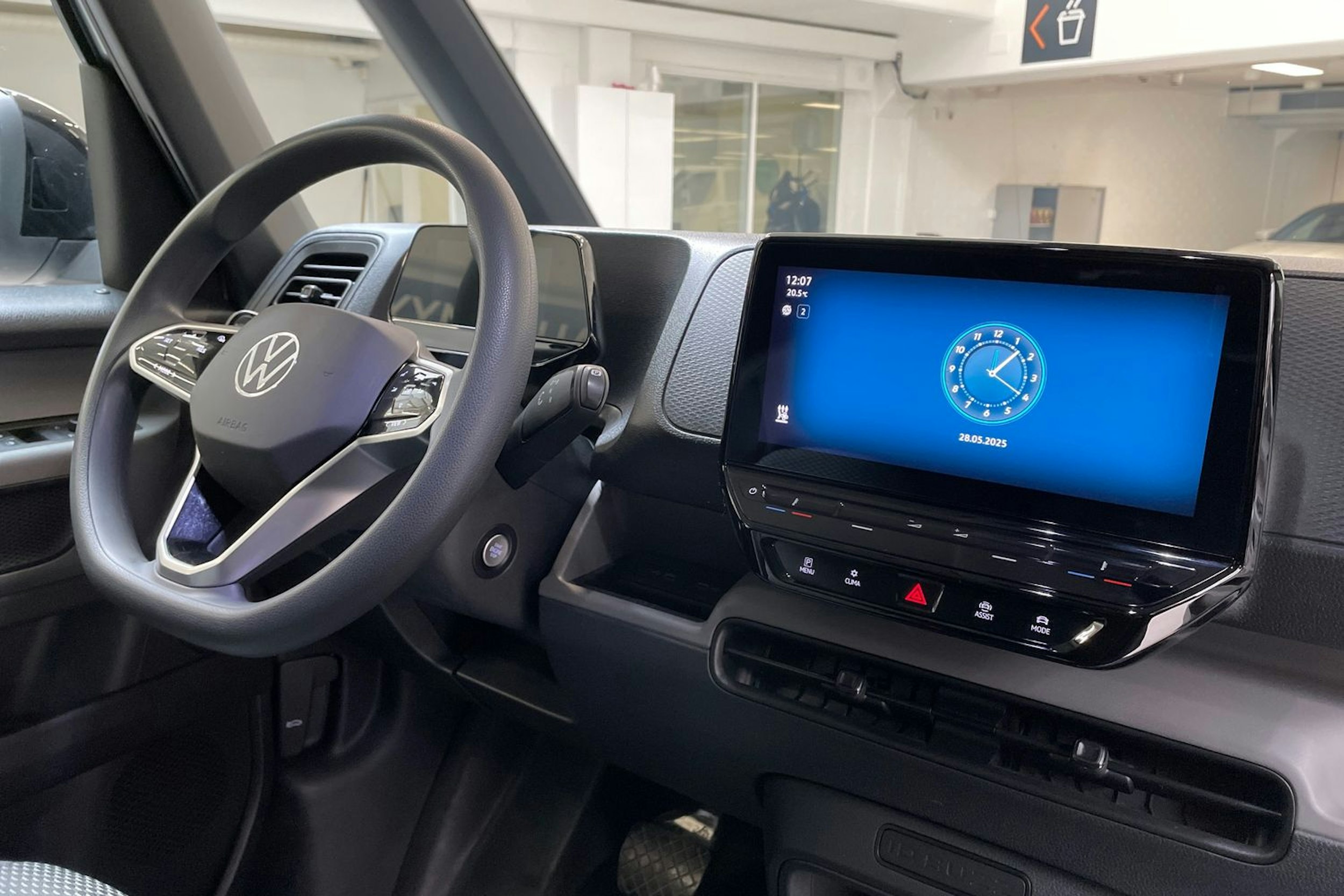 met. harmaa Volkswagen ID. Buzz Cargo 2023 kuva 14.
