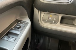met. harmaa Volkswagen ID. Buzz Cargo 2023 kuva 21.