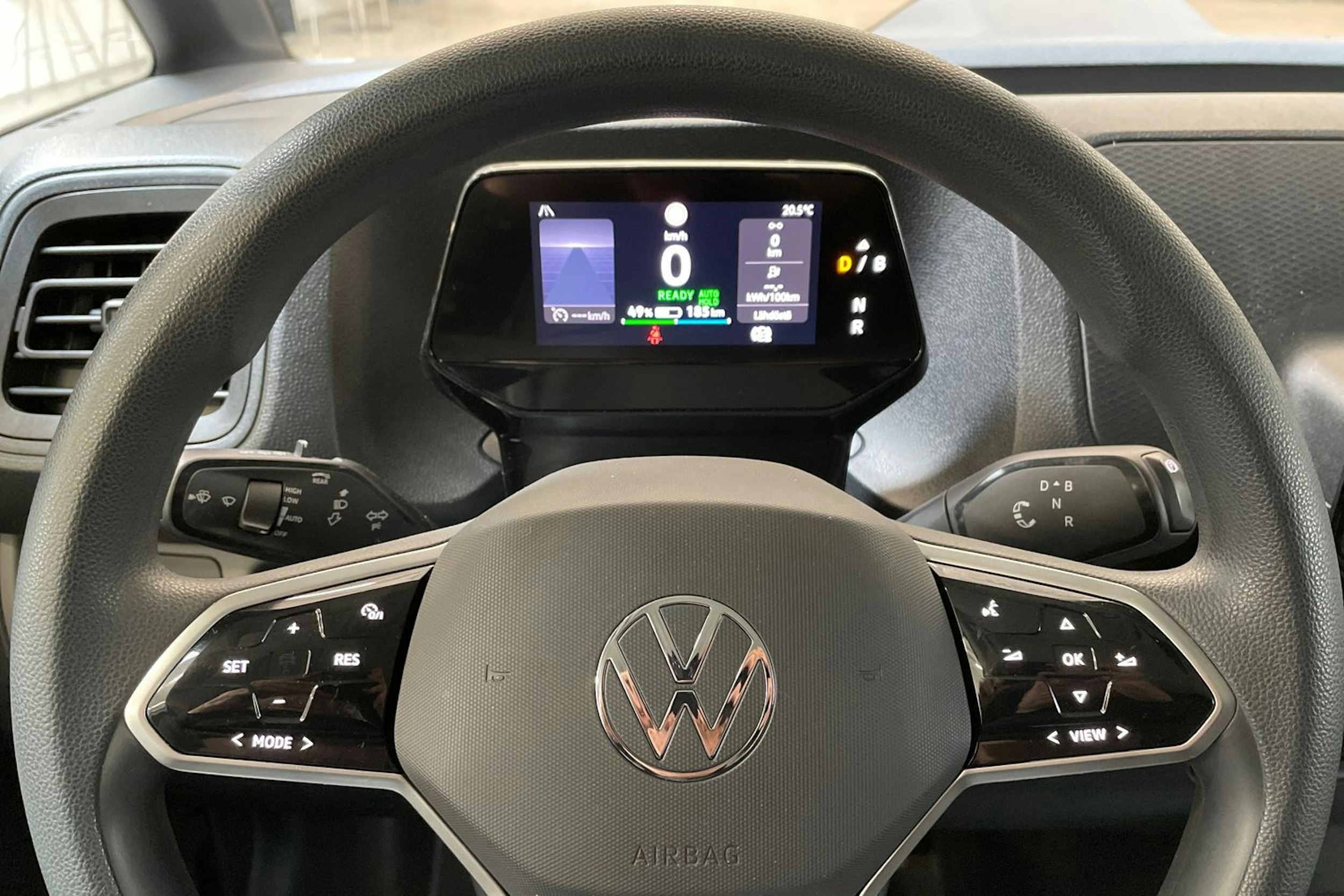 met. harmaa Volkswagen ID. Buzz Cargo 2023 kuva 22.