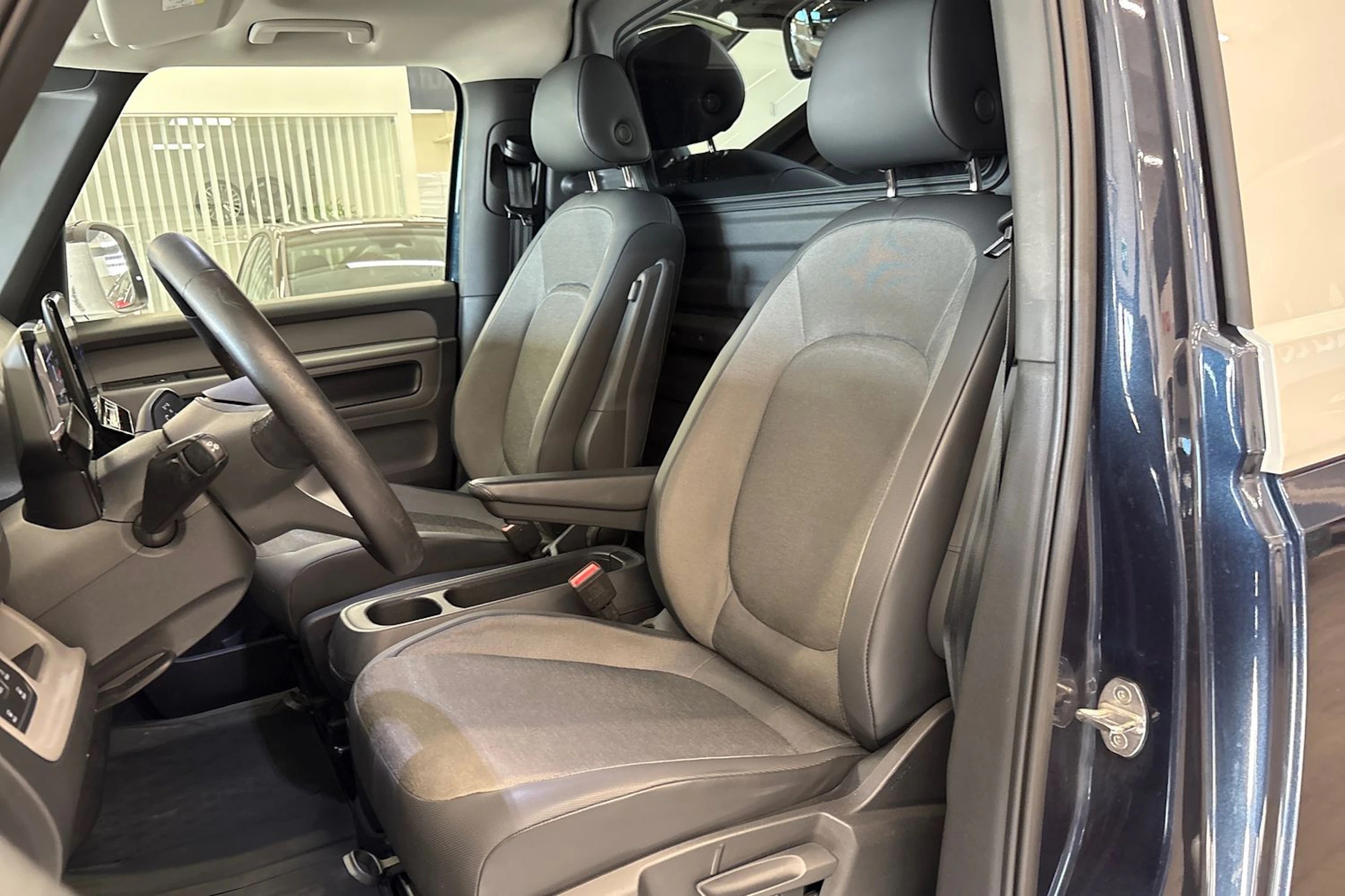 valkoinen Volkswagen ID. Buzz Cargo 2023 kuva 11.
