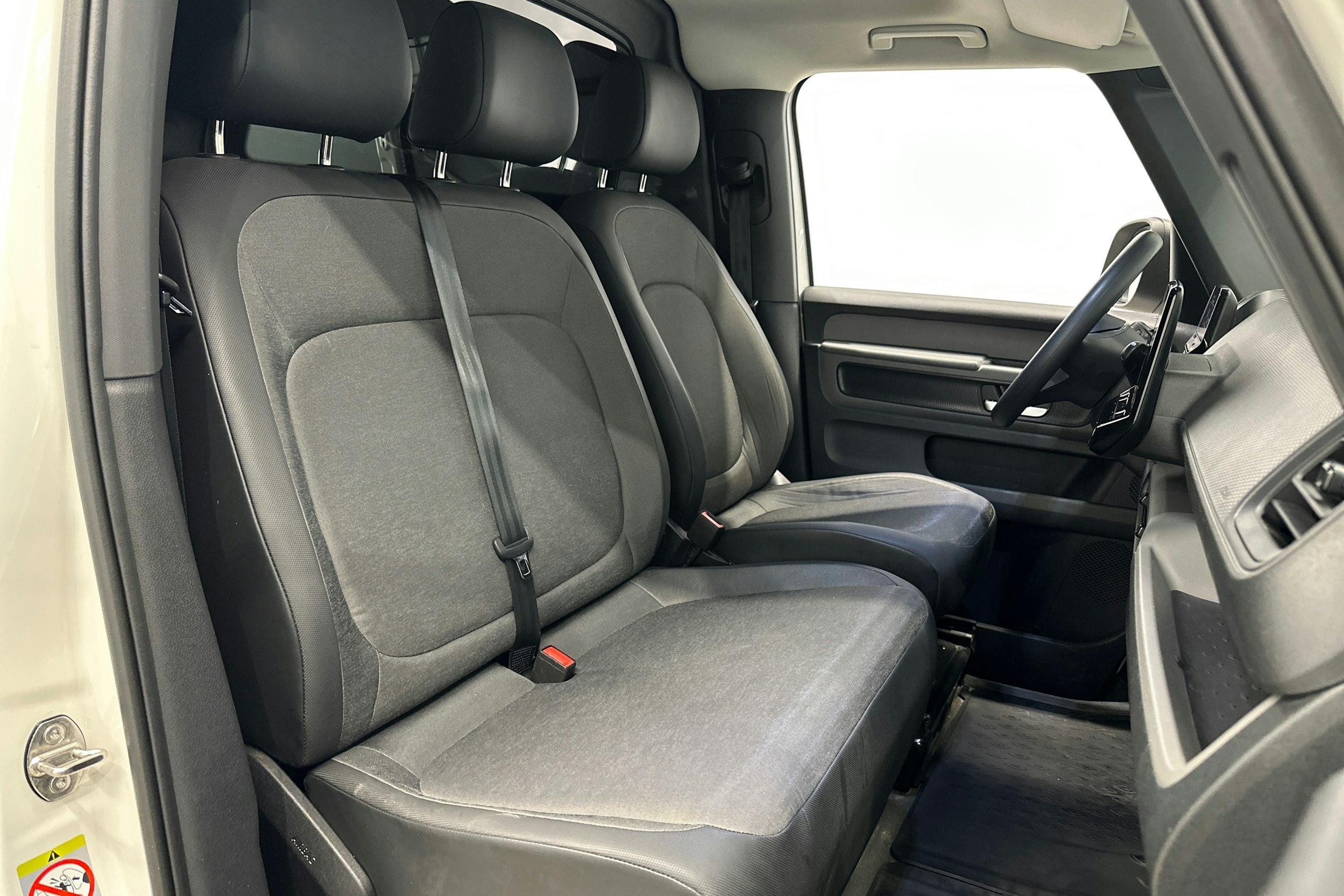 valkoinen Volkswagen ID. Buzz Cargo 2023 kuva 10.