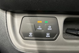 valkoinen Volkswagen ID. Buzz Cargo 2023 kuva 14.