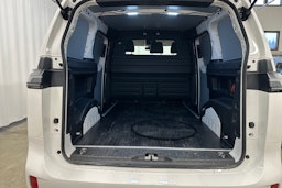 valkoinen Volkswagen ID. Buzz Cargo 2023 kuva 15.