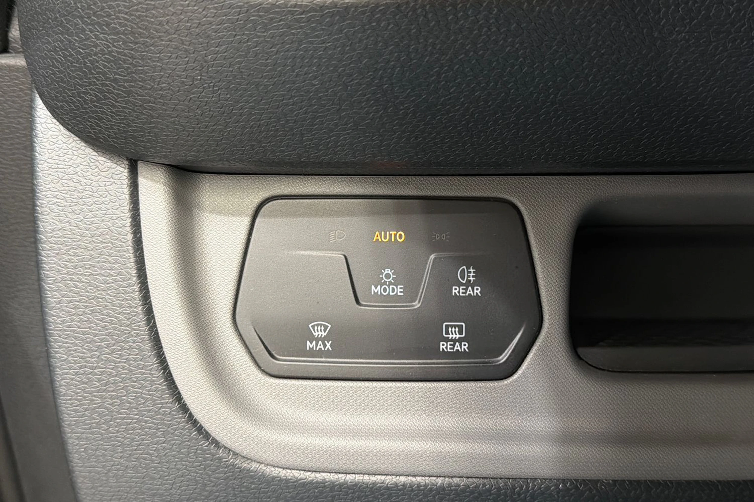 sininen Volkswagen ID. Buzz Cargo 2023 kuva 12.