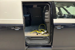 sininen Volkswagen ID. Buzz Cargo 2023 kuva 22.