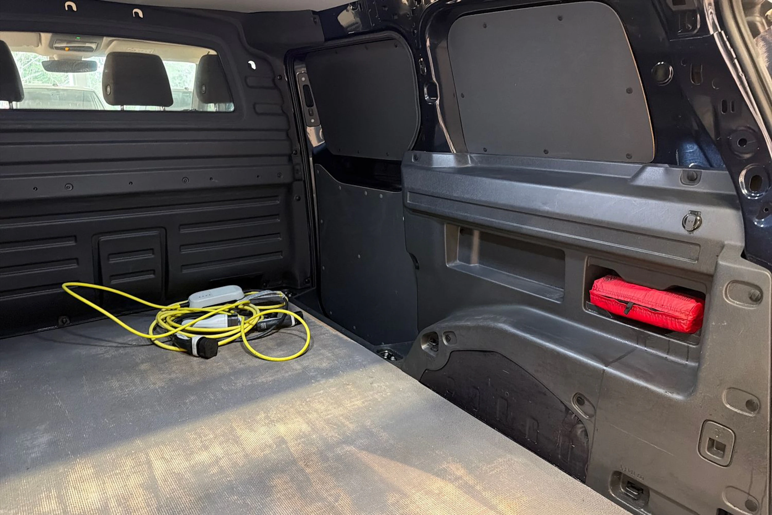 sininen Volkswagen ID. Buzz Cargo 2023 kuva 26.