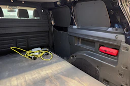 sininen Volkswagen ID. Buzz Cargo 2023 kuva 26.