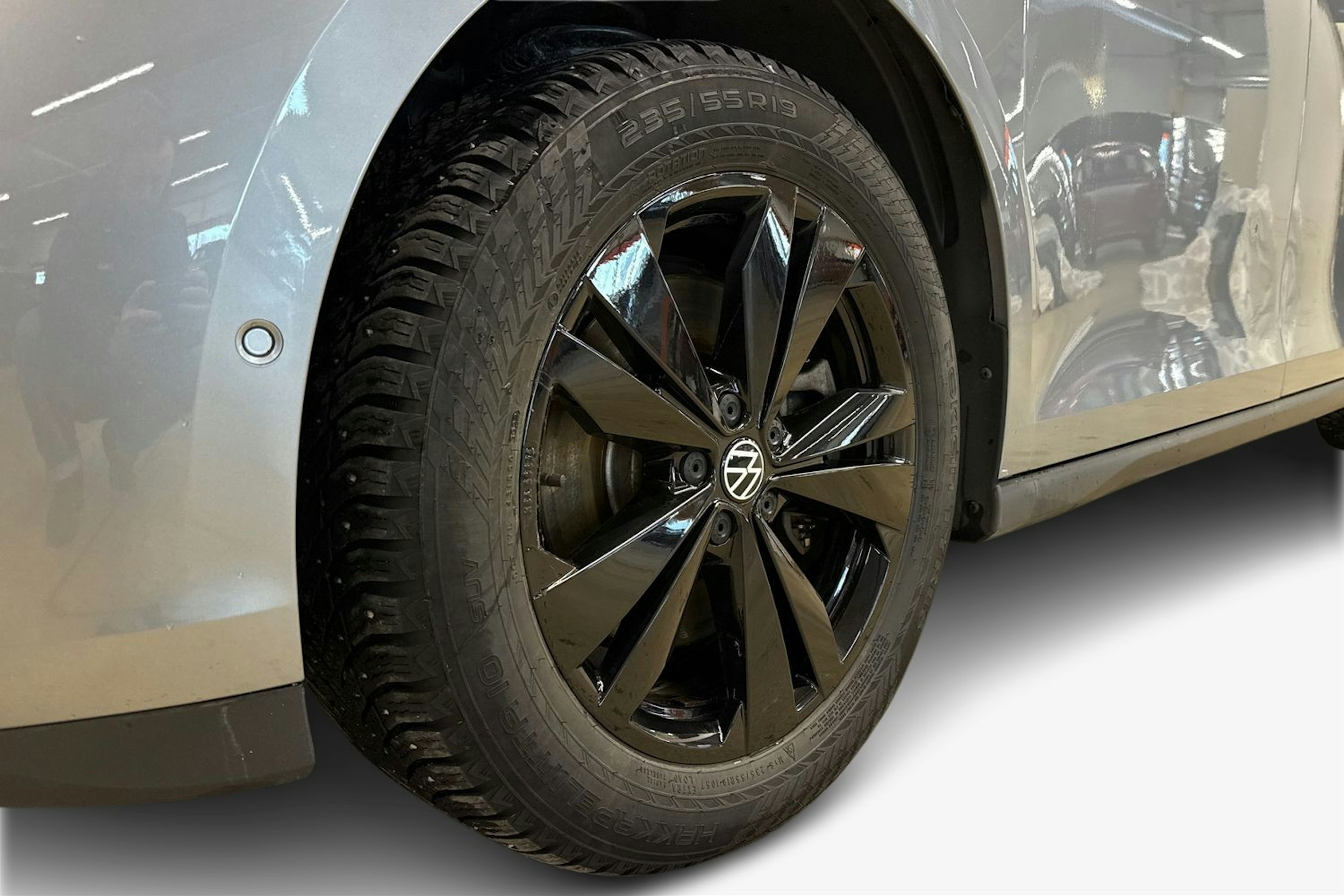 met. harmaa Volkswagen ID. Buzz Cargo 2023 kuva 12.