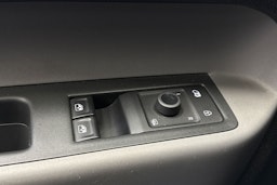 met. harmaa Volkswagen ID. Buzz Cargo 2023 kuva 13.