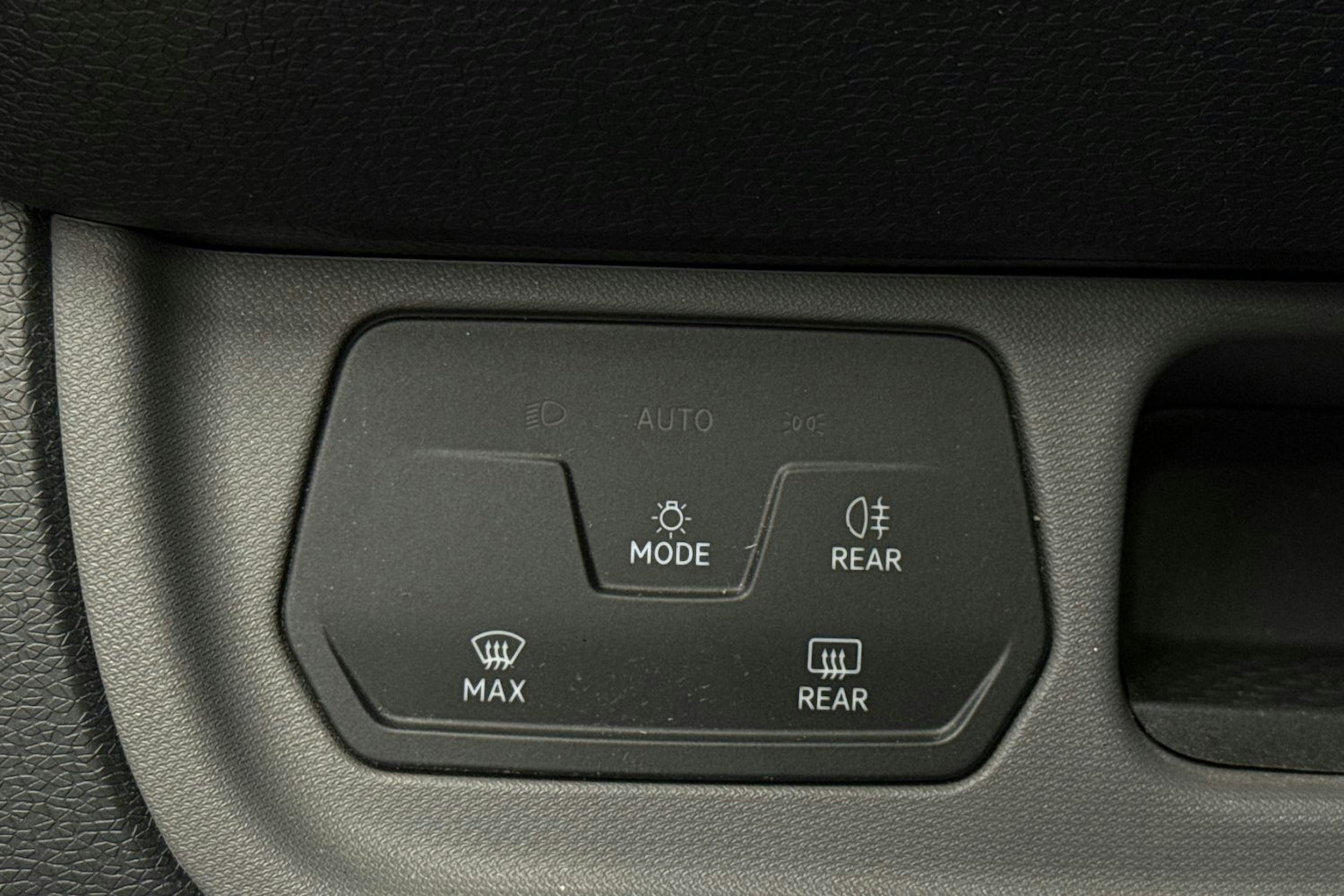 met. harmaa Volkswagen ID. Buzz Cargo 2023 kuva 15.