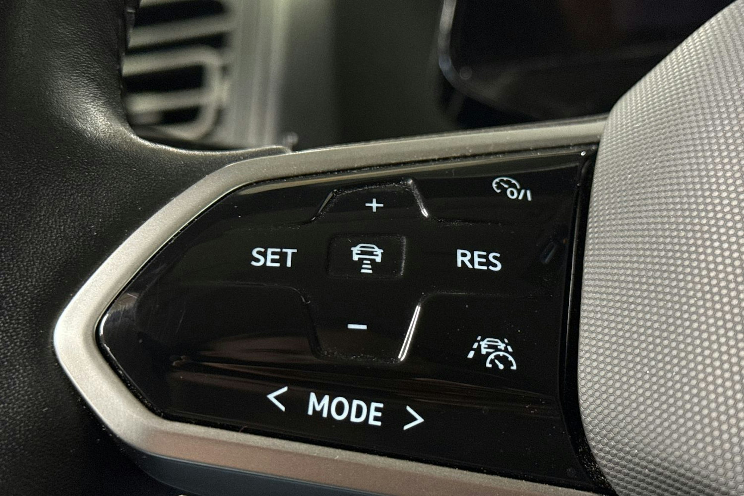 met. harmaa Volkswagen ID. Buzz Cargo 2023 kuva 16.