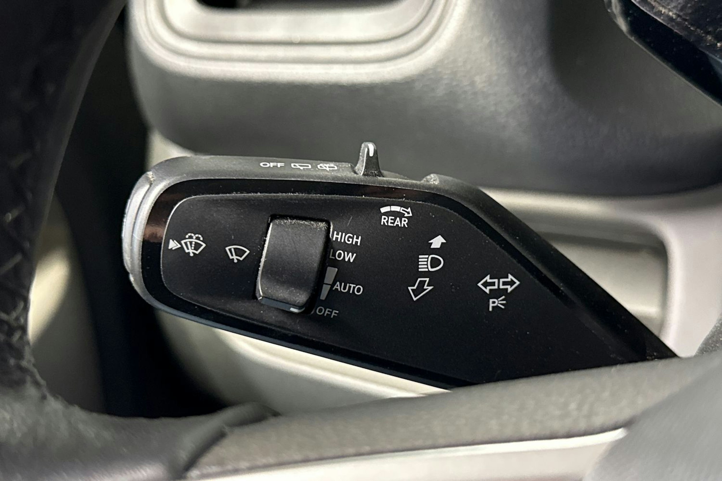 met. harmaa Volkswagen ID. Buzz Cargo 2023 kuva 18.