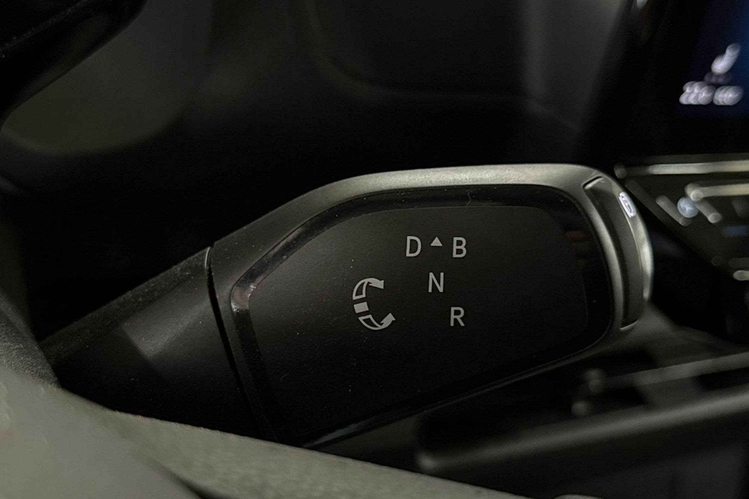 met. harmaa Volkswagen ID. Buzz Cargo 2023 kuva 19.