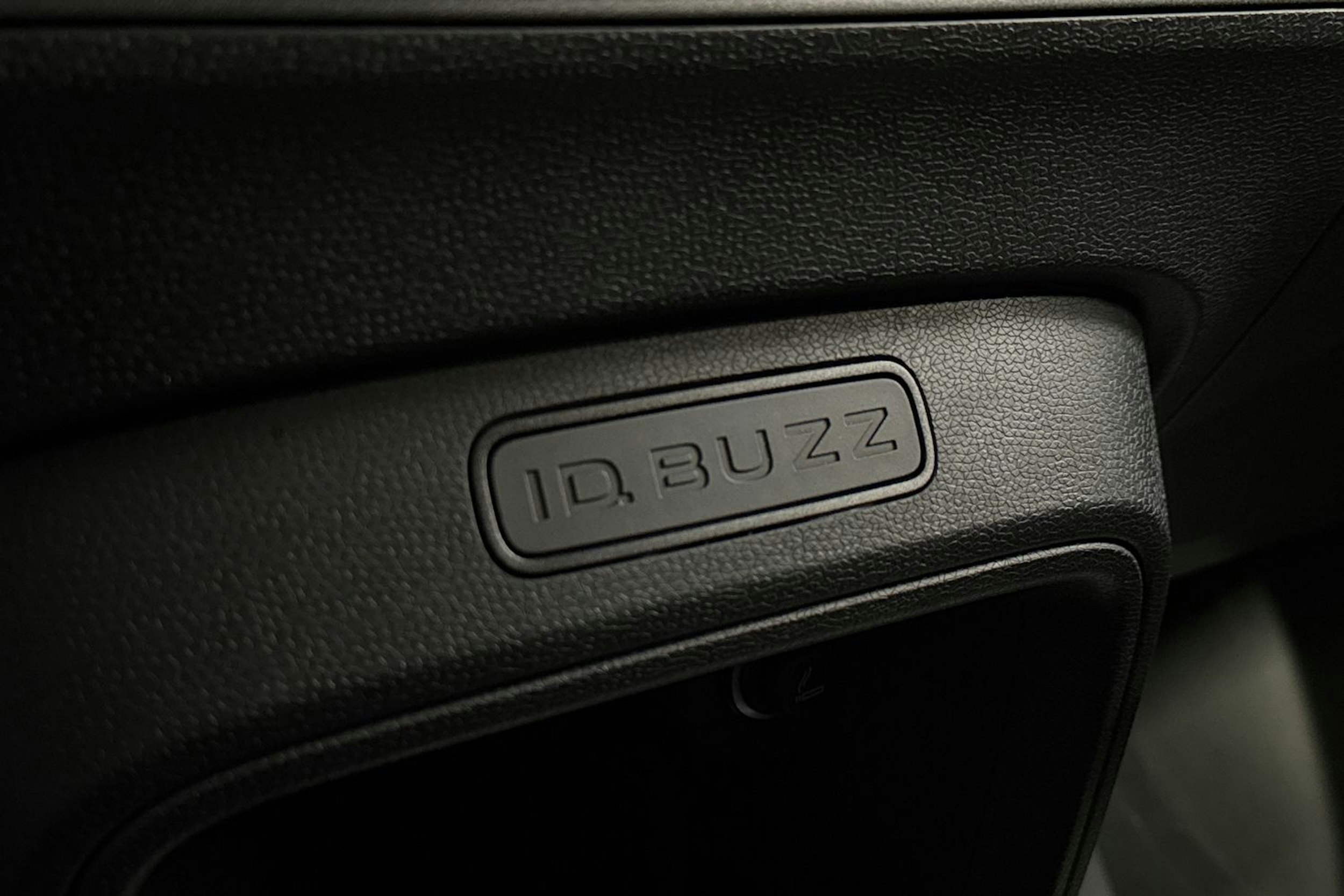 met. harmaa Volkswagen ID. Buzz Cargo 2023 kuva 31.