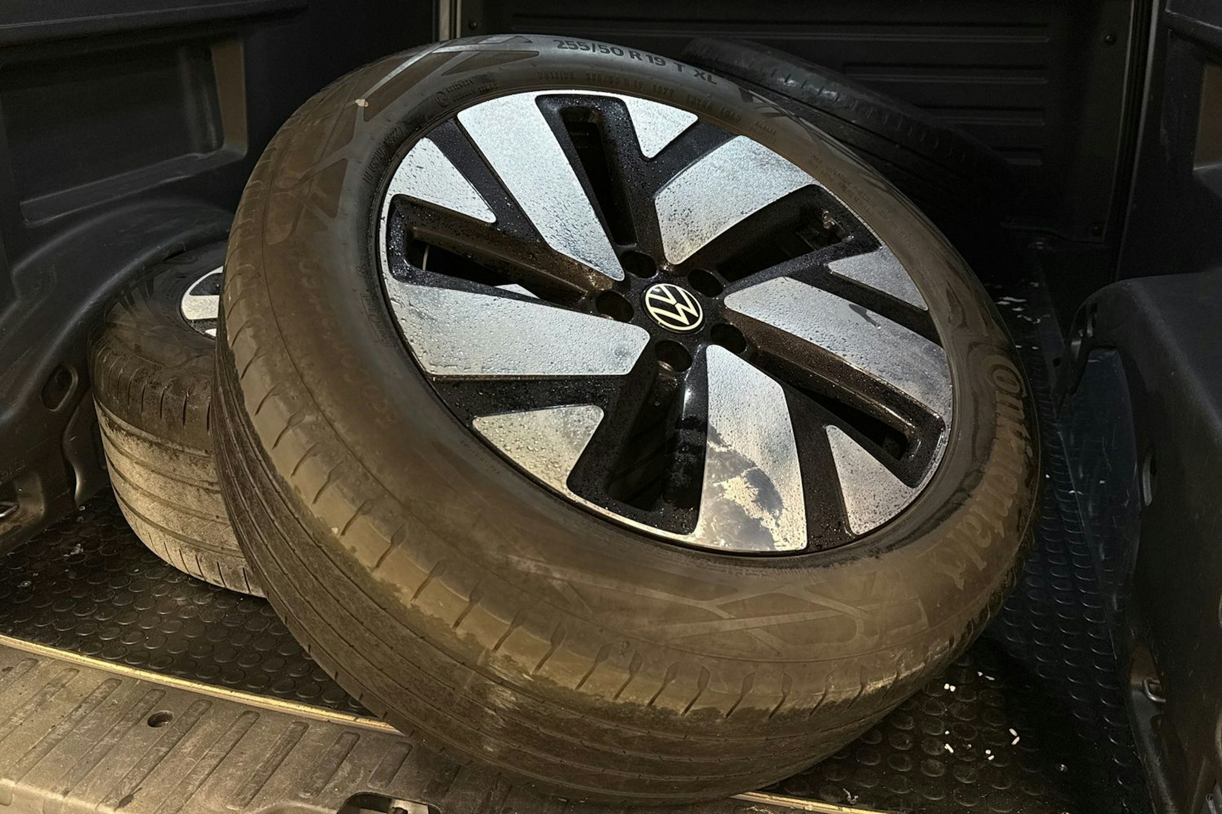 met. harmaa Volkswagen ID. Buzz Cargo 2023 kuva 33.