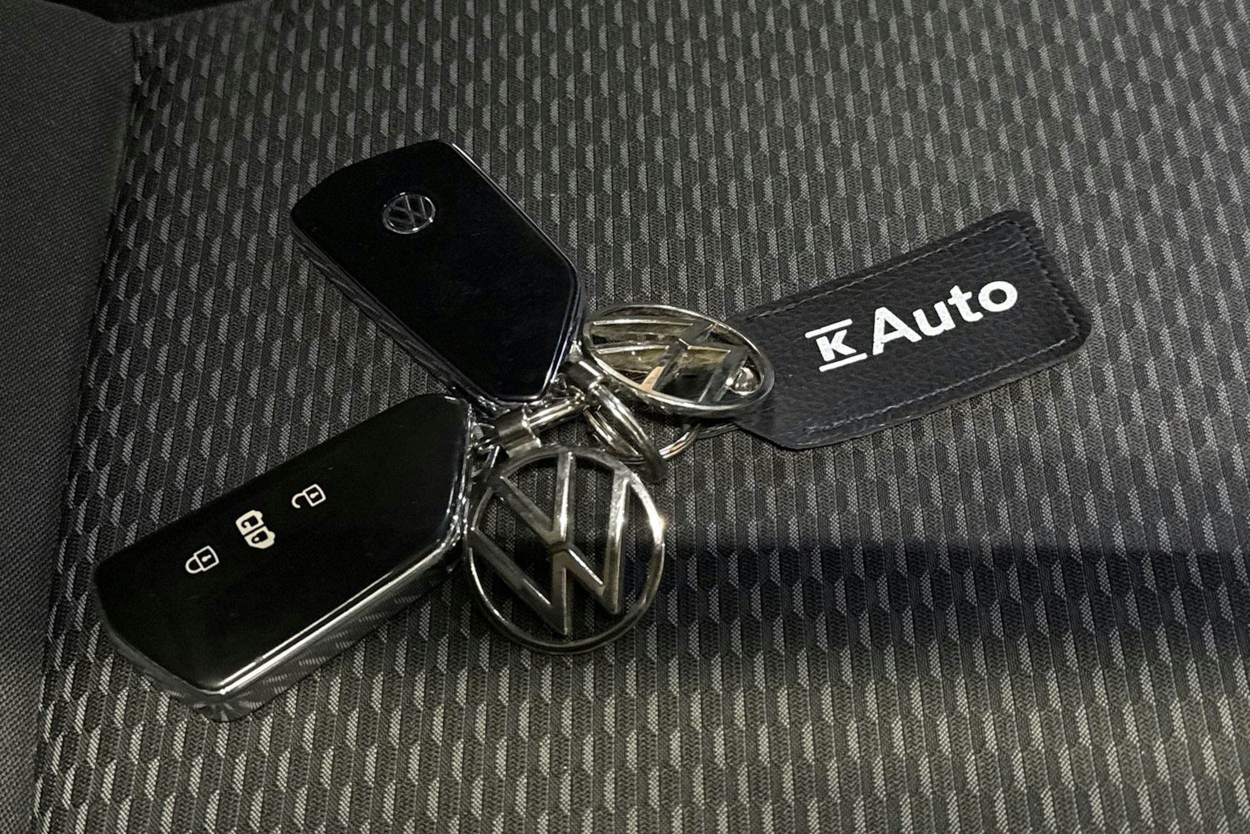 met. harmaa Volkswagen ID. Buzz Cargo 2023 kuva 36.