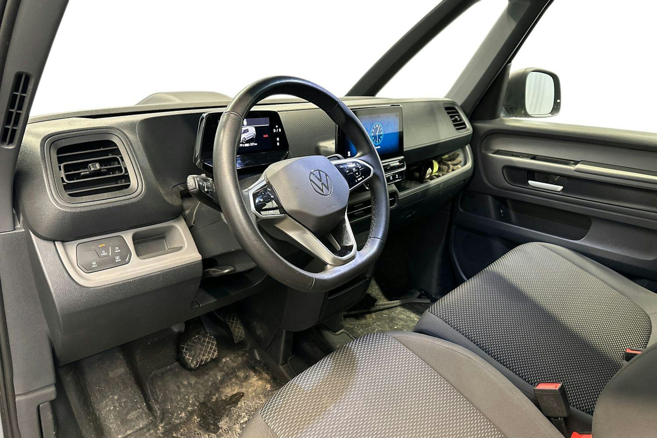 harmaa Volkswagen ID. Buzz Cargo 2023 kuva 4.