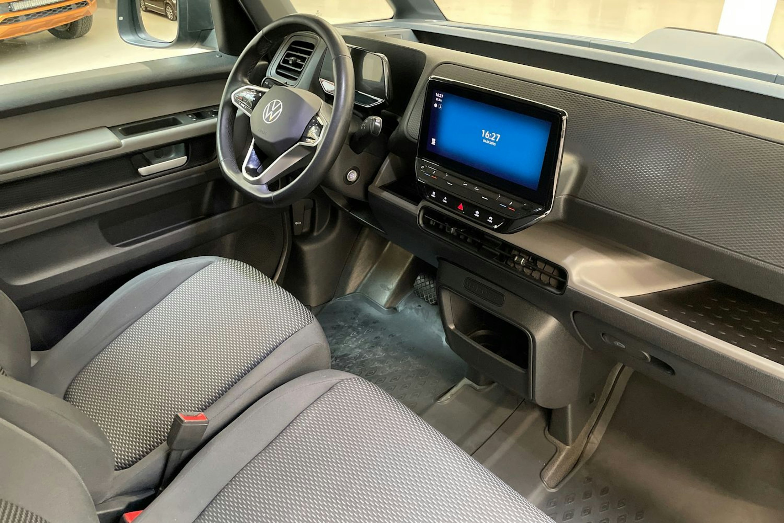 sininen Volkswagen ID. Buzz Cargo 2023 kuva 13.