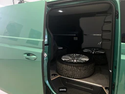 vihreä Volkswagen ID. Buzz Cargo 2024 kuva 6.