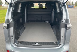 harmaa Volkswagen ID. Buzz Cargo 2024 kuva 8.