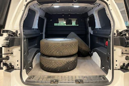 valkoinen Volkswagen ID. Buzz Cargo 2024 kuva 19.