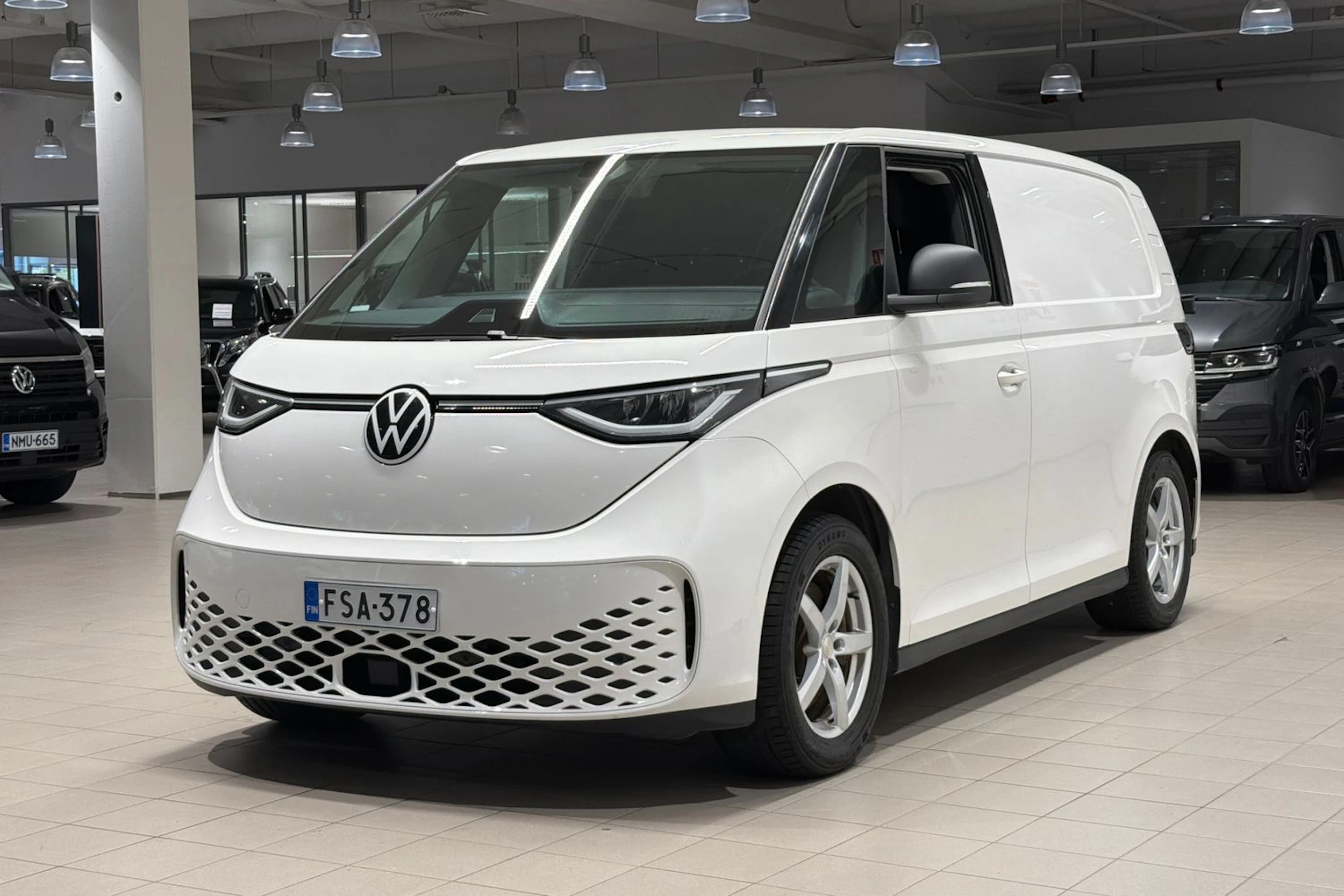 valkoinen Volkswagen ID. Buzz Cargo 2024 kuva 23.