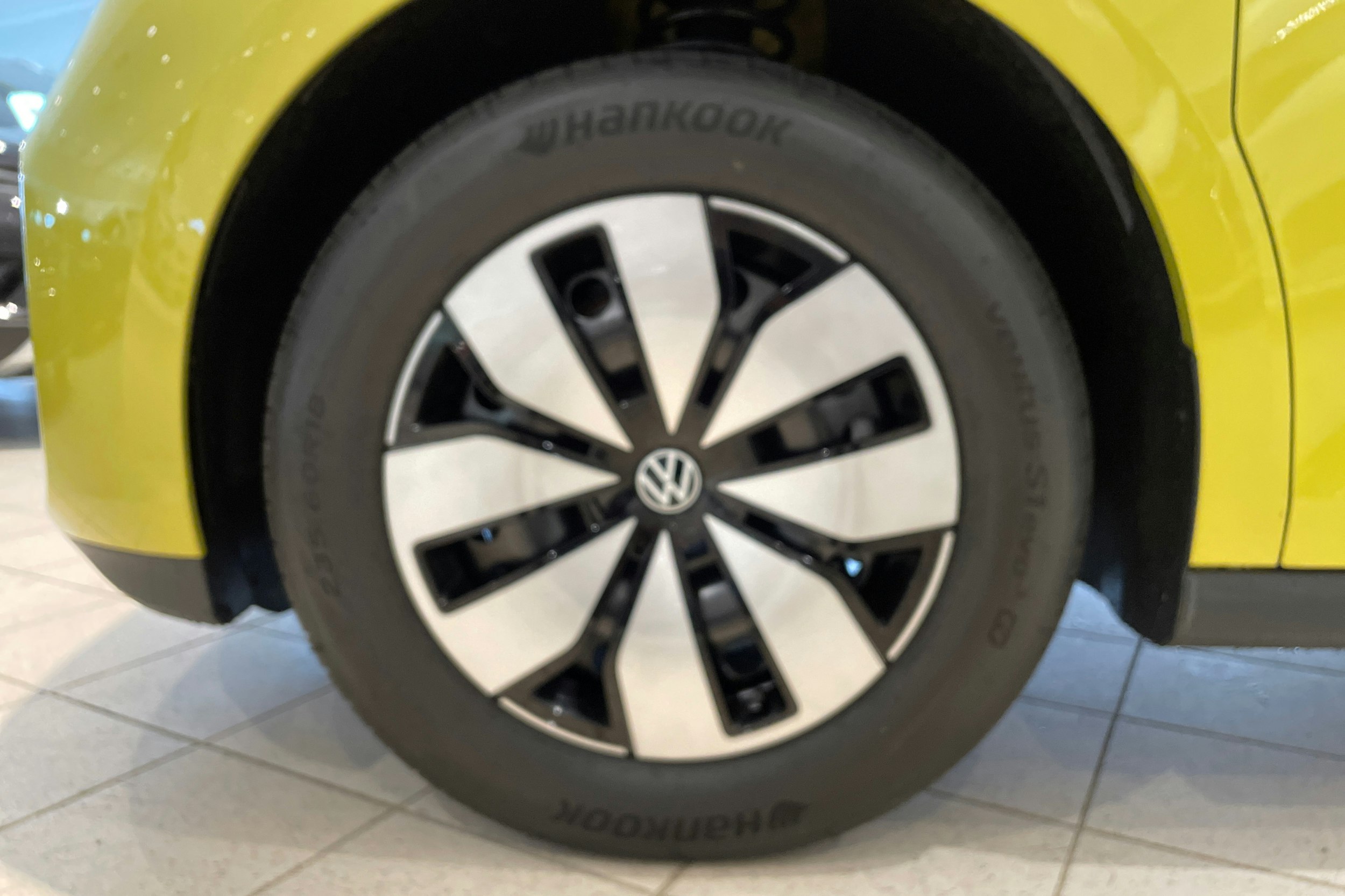 keltainen Volkswagen ID. Buzz Cargo 2024 kuva 9.